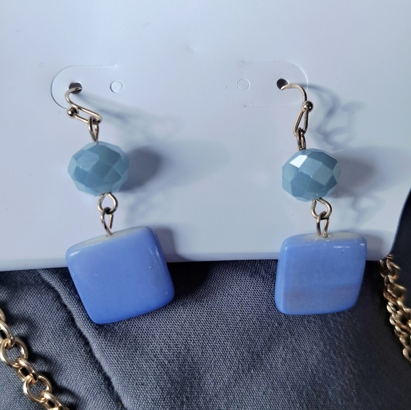 Periwinkle Blue Glass Bead and Gold Tone Metal Necklace and Earring Set - Picture 4 of 4